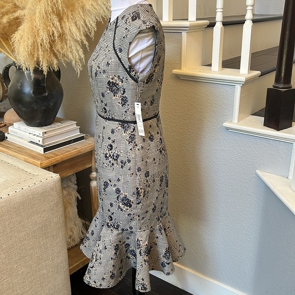 Maggy London Petite Novelty Plaid Sheath with Cap Sleeve and Flounce Hem SZ 6P - Picture 7 of 9